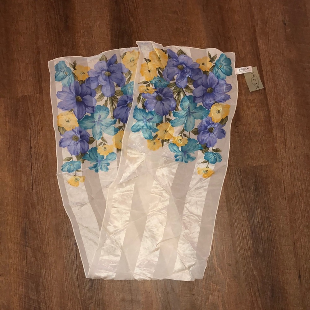 Oscar de la Renta floral 100% silk scarf NWT